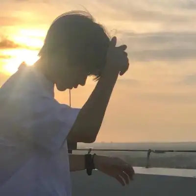 雍恨云